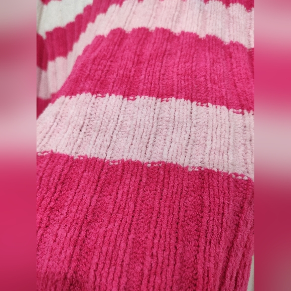 Pink Cozy Top 💗 - Picture 4 of 13